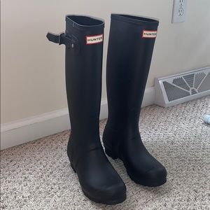 Black tall hunter rainboots